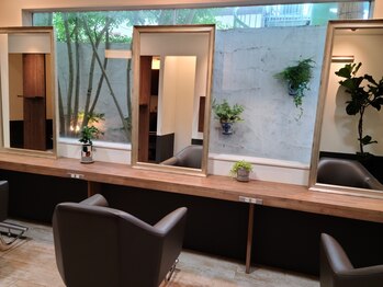 ハール(Haar)の写真/緑溢れる落ち着いたリラックス空間で、経験豊富なスタイリストが大人女性の美髪を叶えます♪