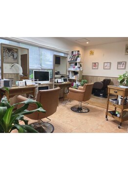 明るい雰囲気のイタリア風隠れ家サロンで、プライベートな時間を楽しみながら素敵なスタイルが手に入る☆