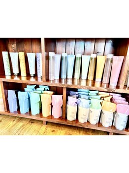 髪のパサつきや、痛んでる方に…。髪の芯から潤いを与え、まとまりの良い艶スタイルに♪