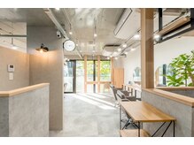 アグ ヘアー テノエ 大宮氷川参道店(Agu hair TENOE)