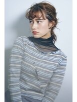 オジョマノ(OjOmano)&nbsp;後毛を生かしたアレンジスタイル