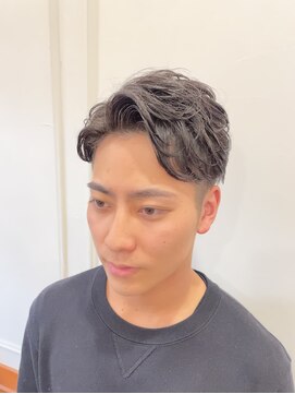 ワイズバーバーギンザラウンジ(Y’s BARBER GINZA LOUNGE) 七三ツーブロック×アップバングショート