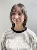 マッシュウルフ顔まわりレイヤーカットヘアスタイルグレージュ