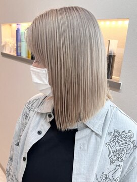 ベア(Bear) ハイトーン/ホワイトベージュ/ダブルカラー/ブリーチカラー