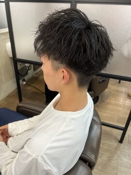 クロムトウキョウ ザ バーバー 新宿本店(CHROM TOKYO the Barber) アイロンセット風ツイストスパイラルパーマ　新宿/メンズパーマ