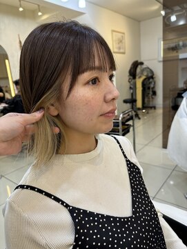 フレア(FLAiR) 大人可愛いベージュインナーカラー切りっぱなしボブ／ボブ