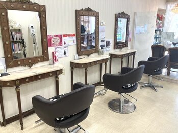 諏訪美容室 駅前店の写真/諏訪ノ森駅徒歩3分！☆朝9時から営業◎大人髪の悩みに寄り添うベテランスタイリストが集うサロン♪