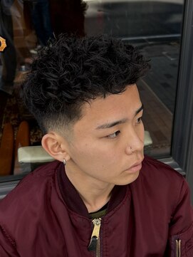 フォーコーナーズ(Four Corners) ブッダパーマ/テーパーフェード／スパイキーショート/ツイスト