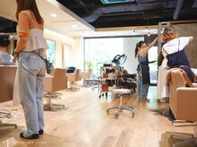 ナック ウメダ(knack UMEDA)の雰囲気（広々とした空間で、施術中もゆったりお寛ぎいただけます。）