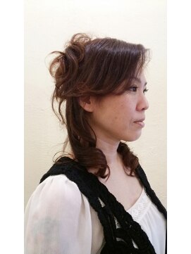 スーノ(suno) 巻き髪ハーフアップ