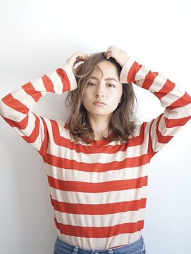 パール(PearL) 《PearL》透け感ベージュのふんわりミディ