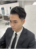 スーツ似合う七三スタイルビジネススタイル