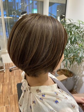 ユージュアル ヘアサロン(usual) 脱白髪染めハイライト×丸みショート　30代/40代/50代