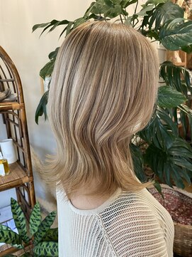 ギーク(geek) 小顔見えくびれミディアムハイライトカラー