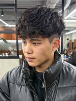 ニコ トウキョウ ロジック(nico TOKYO Logic)&nbsp;スペインカールホワイトメッシュフェードメンズ髪型短髪