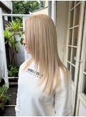 ミディアムレイヤーとブロンドカラーで作る海外トレンドスタイル