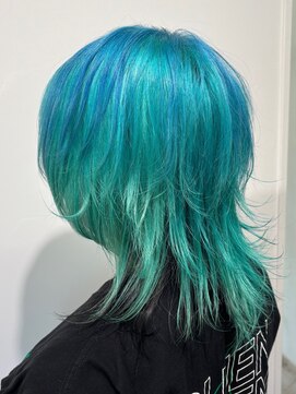 ルネラトーキョー(RUNERA TOKYO) ウルフ　ウルフカット　ターコイズブルー　デザインカラー