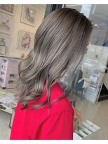 ウシワカマル ミライ(USHIWAKAMARU MIRAI)&nbsp;根元が伸びても気にならない！アッシュバレイヤージュ