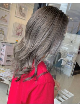 ウシワカマル ミライ(USHIWAKAMARU MIRAI) 根元が伸びても気にならない!アッシュバレイヤージュ