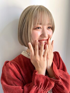 アム(amu) ブロンドカラー×ミニボブ