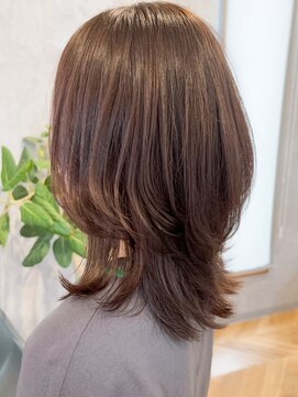 ルーツ(Roots) レイヤーカット/くびれカット/ウルフカット/小顔/ベージュカラー