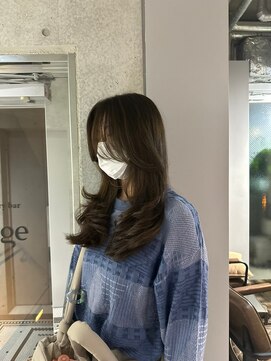 リバレッジ 白金(Leverage) 大人外国人風セミロングレイヤー：Mayu Yamaoka