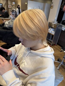 ゼゼ(zeze) ブロンドベージュ/韓国マッシュ/スペインカール/ブルーブラック