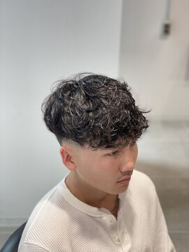 グルーマーズトウキョウ 渋谷店(GROOMER/S TOKYO) スペインカール ショートハーパー メンズカット メンズパーマ