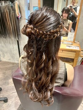 アフィナー(Afinar) 【横浜/横浜駅】編み込みハーフアップ×ゆるふわカール