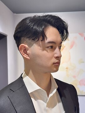 ノラ ギンザ(NORA GINZA) メンズヘアフェザーパーマニュアンスパーマ毛流れセンターパート