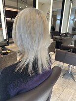 ルッカヘアガーデン 鶴ヶ島店&nbsp;ウルフカット/ダブルカラー/ホワイトシルバー