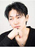 黒髪ツーブロックナチュラルセンターパートフェザーパーマ眉毛