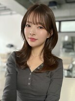 エインアンリー 明治神宮前(AIN.ANLY.)&nbsp;ラウンドバングレイヤーカットアッシュブロンドカラー