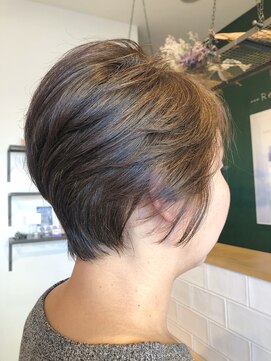 アミィヘアー(Ami Hair) 襟足スッキリふんわりショート