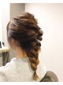 くるりんぱ三つ編みアレンジ大人こなれ感【カミケンガレリア】