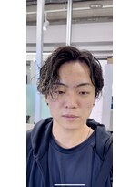 クロムトウキョウ ザ バーバー ネオン 新宿店(CHROM TOKYO the Barber ne/on)&nbsp;メンズセンターパート/金メッシュ/スパイラルパーマ