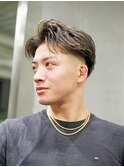 センターパート×スキンフェード