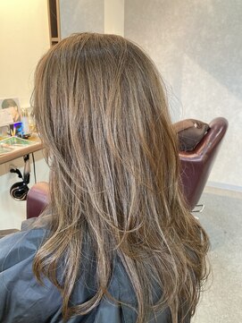 タノ(tano) 大人レイヤー×グレージュ