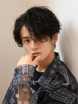 ネイビー(NAVY) 大人のミディアムヘア 波巻きパーマ センターパート