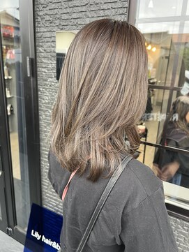 リリー ヘアーアンドビューティー(Lily) ナチュラルグレージュ