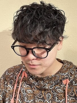 ヘアーグロウ 20代波巻きパーマメンズマッシュシャドウパーマツーブロック横浜