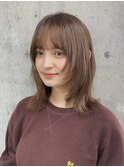 レイヤー 顔周りカット シースルーバング ベージュカラー