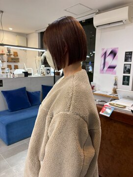 O 20代30代大人かわいいツヤ感前下がりボブ×チョコレートブラウン