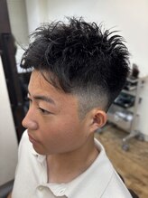 〈爽やかアップバング〉ショートパーマスタイルで簡単スタイリング