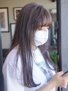 メゾン アヴァロ(Maison Avallo) グレージュカラーのナチュラルロング