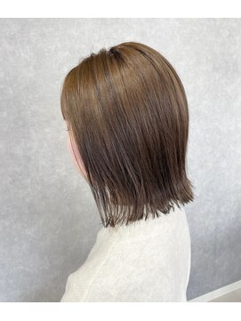 レガロヘアー(LEGARO-HAIR) 明るめベージュカラー&きりっぱなしボブ
