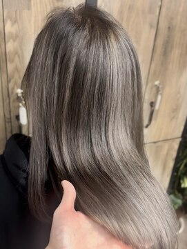 ヴィフ 大船(VIF) バレイヤージュ/ケアブリーチ/白髪ぼかし/白髪/大船駅/大船鎌倉