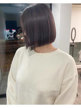 リリ バイ クローバー(lili by CLOVER) 艶髪/パープルアッシュ/ブラック/ぱっつんボブ/切りっぱなしボブ