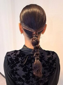 ウィス(WIS)の写真/特別な日を素敵に演出！トレンドを意識したアップスタイルやダウンスタイルで、いつもと違う雰囲気に変身♪