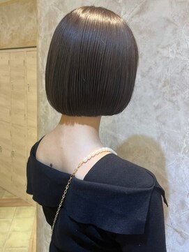 ダブルバイグリッター(W by GRITTERs) アッシュグレージュ くすみカラー 丸みショートボブ 艶髪